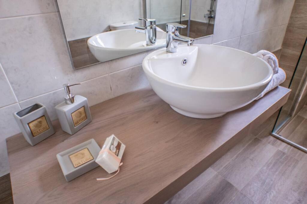 Villa Ventus, 40Sqm Private Pool & Hot Tub! Roussospítion Exterior foto